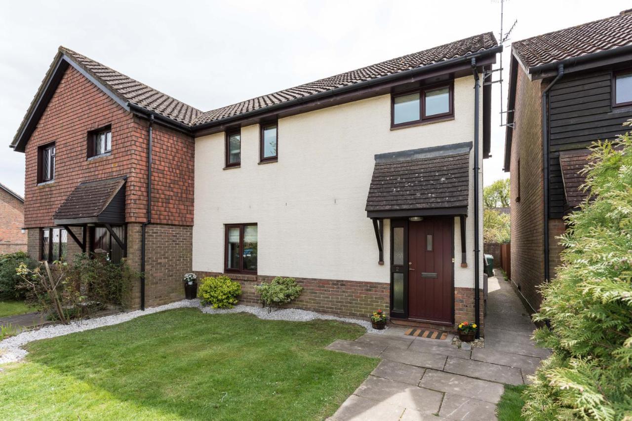 Grassmere - 3 Bed House With Private Garden Horley Extérieur photo