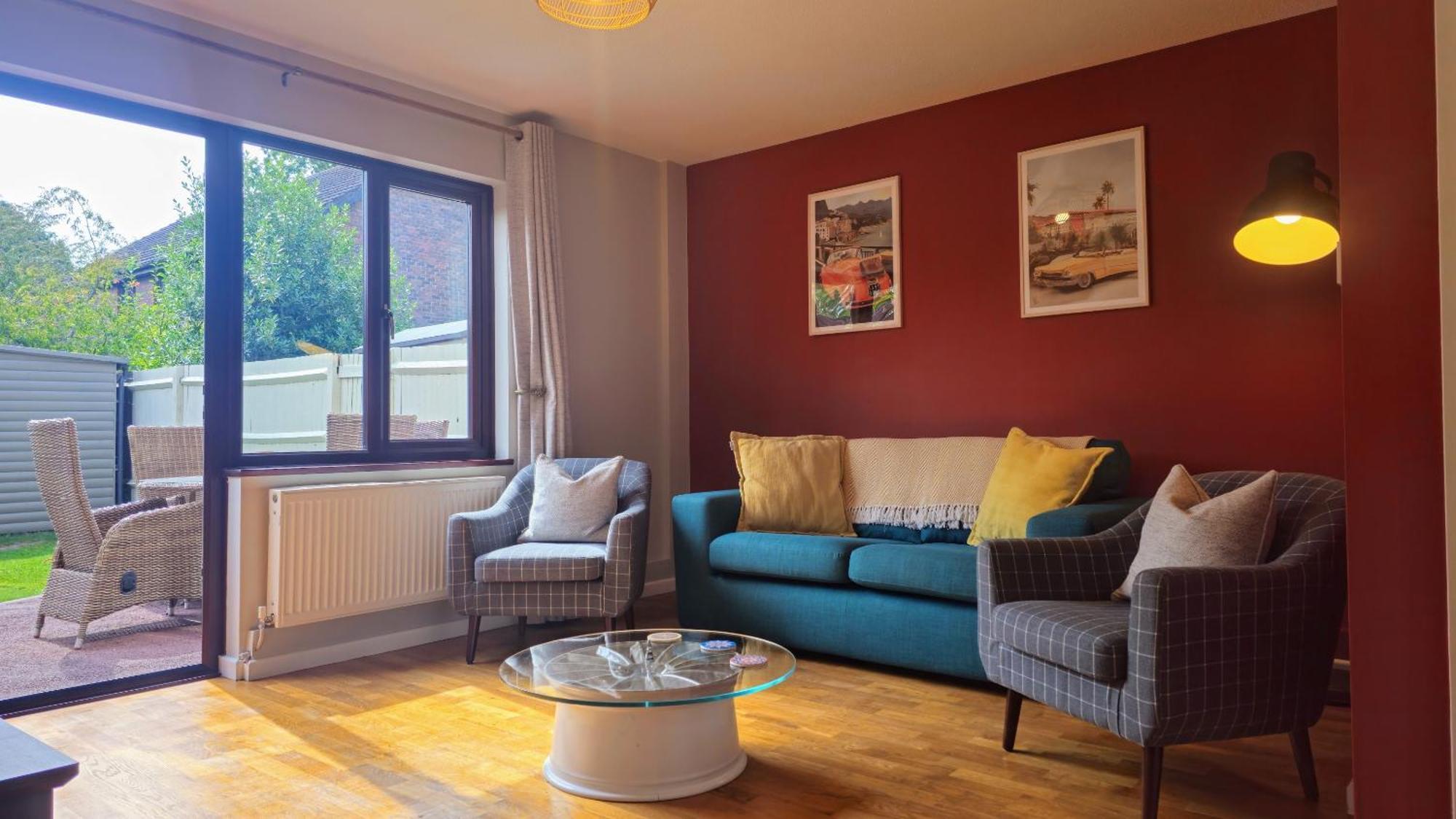 Grassmere - 3 Bed House With Private Garden Horley Extérieur photo